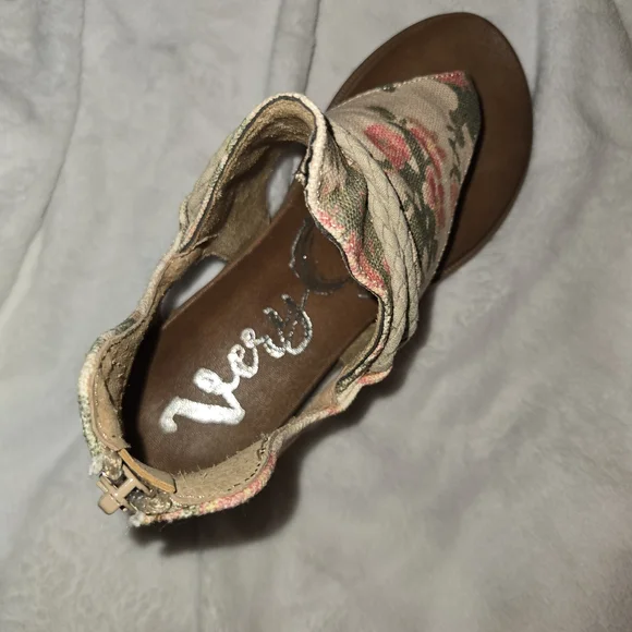 Very G Floral Canvas Sandals - Cream and Brown - Picture 5 of 7